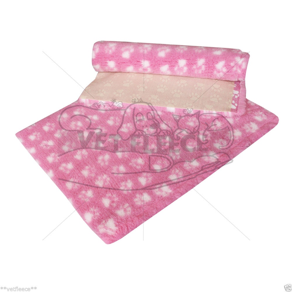 Vet Bedding Non-Slip Pink Paws Гипоаллергенный термоковрик-лежак 50х50 см розовый с глубыми лапками Vet Bedding Non-Slip Pink Paws Гипоаллергенный термоковрик-лежак 50х50 см розовый с глубыми лапками